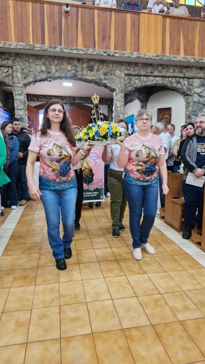 A Casa da Mãe Aparecida ficou pequena na segunda celebração da manhã em Laranjeiras do Sul
